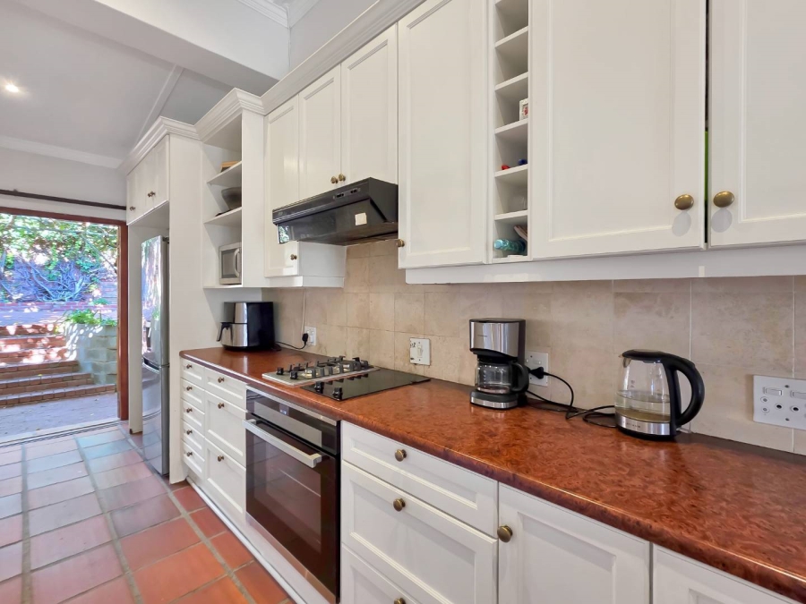 6 Bedroom Property for Sale in Green Point Western Cape